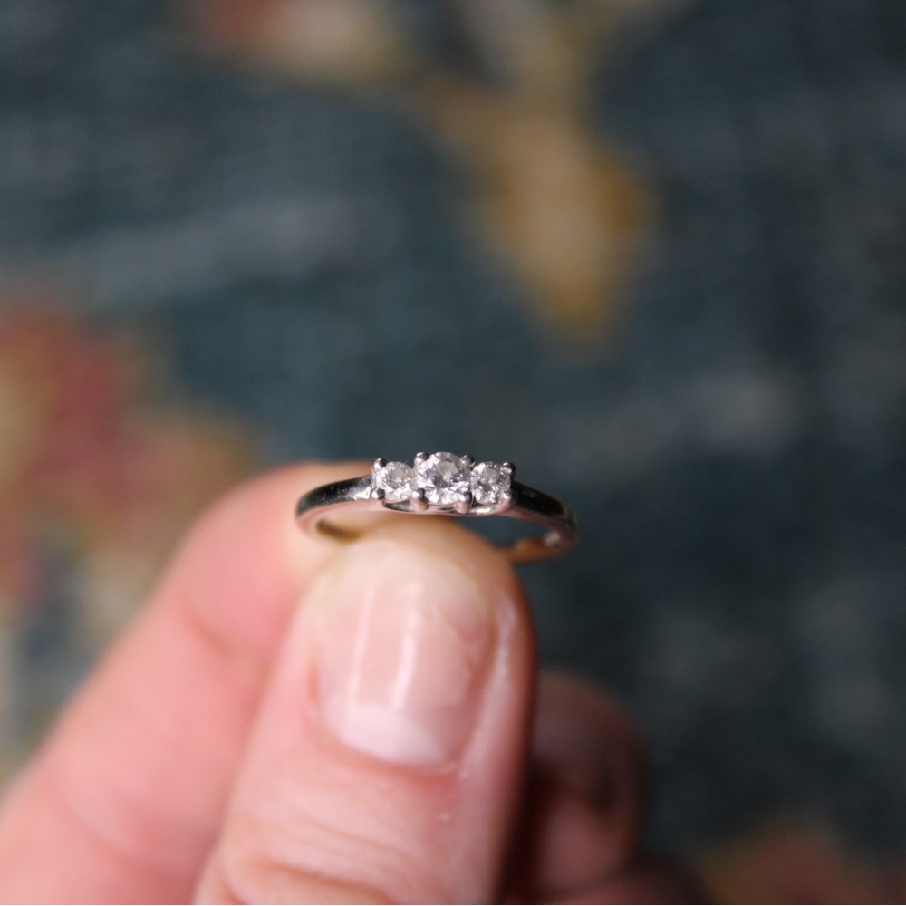 Elegant Diamond Women's Ring